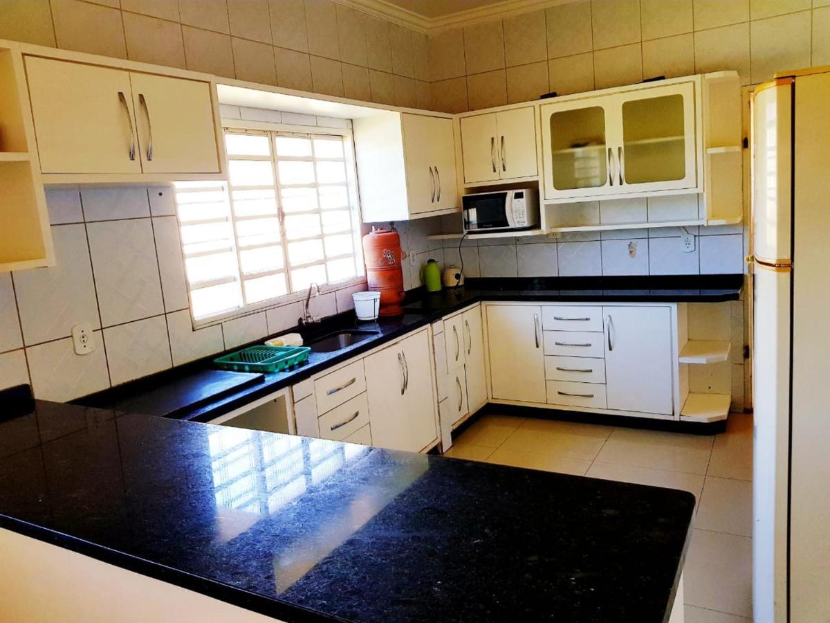 Otima Casa Caldas Novas 2 Km Do Centro Para Ate 14 Pesssoas Com Piscina Aquecida, Churrrasqueira, Wifi 外观 照片
