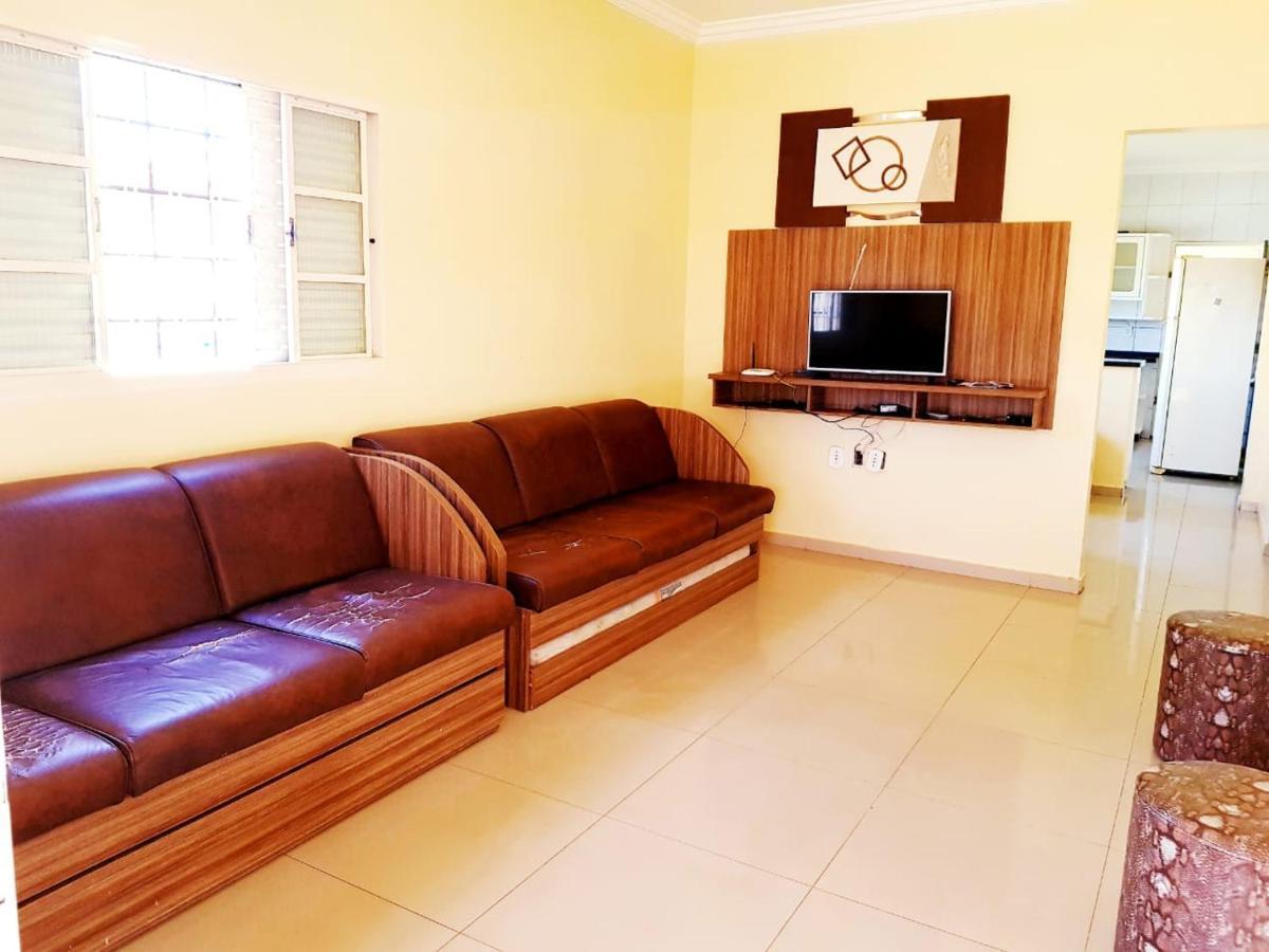 Otima Casa Caldas Novas 2 Km Do Centro Para Ate 14 Pesssoas Com Piscina Aquecida, Churrrasqueira, Wifi 外观 照片